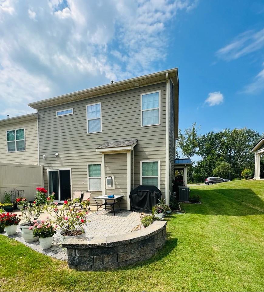 231 Butterfly Pl - Photo 3 of 27