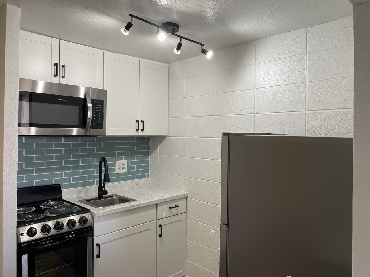 200 Maple St Ne - Photo 7 of 32