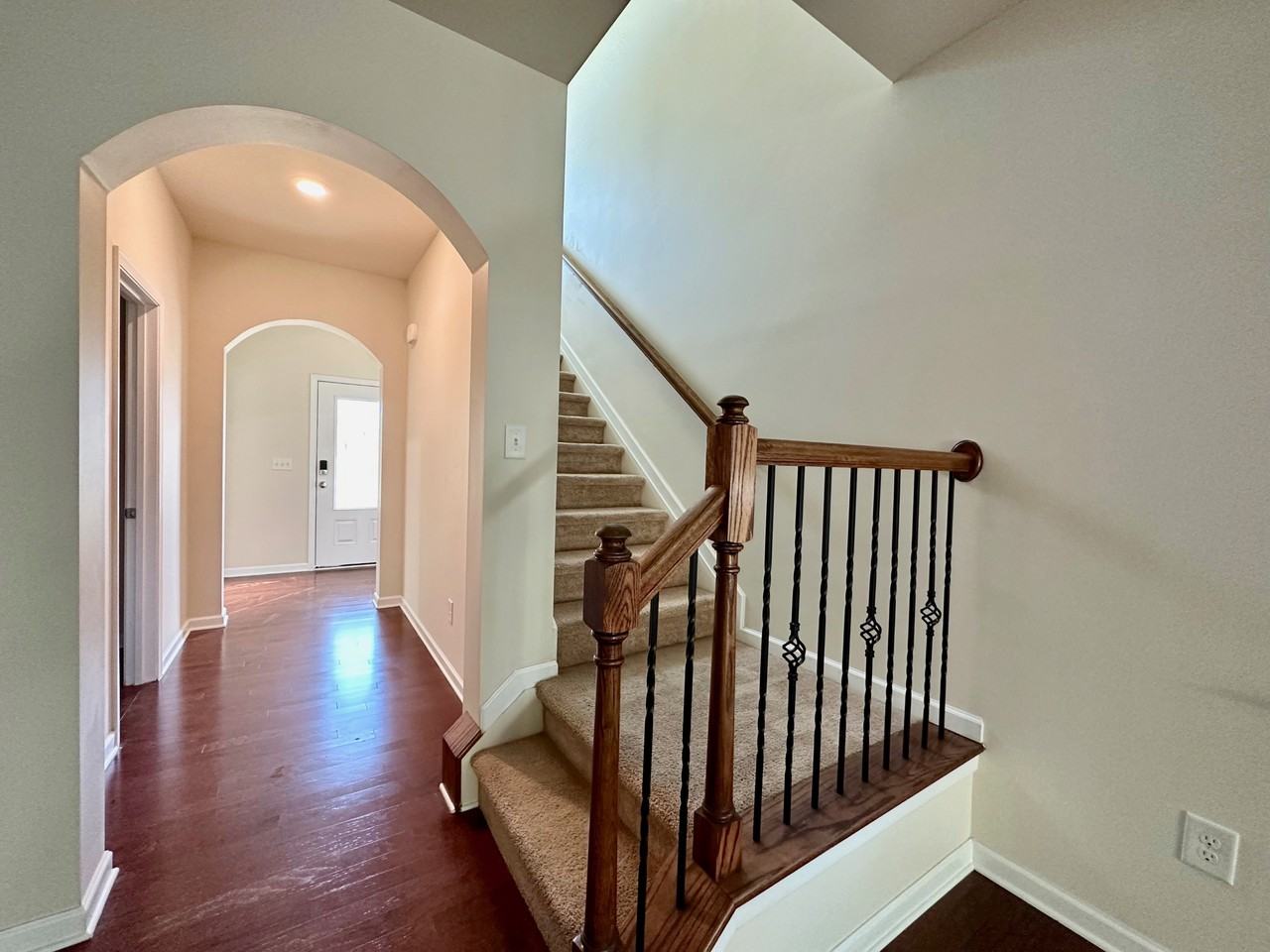 1218 Clingman Dr - Photo 3 of 28