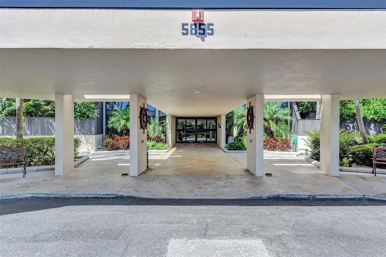 5855 Midnight Pass Rd #426 - Photo 6 of 50