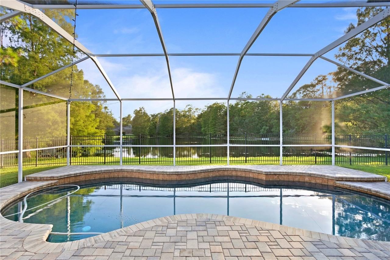 10750 Ayrshire Dr - Photo 3 of 41