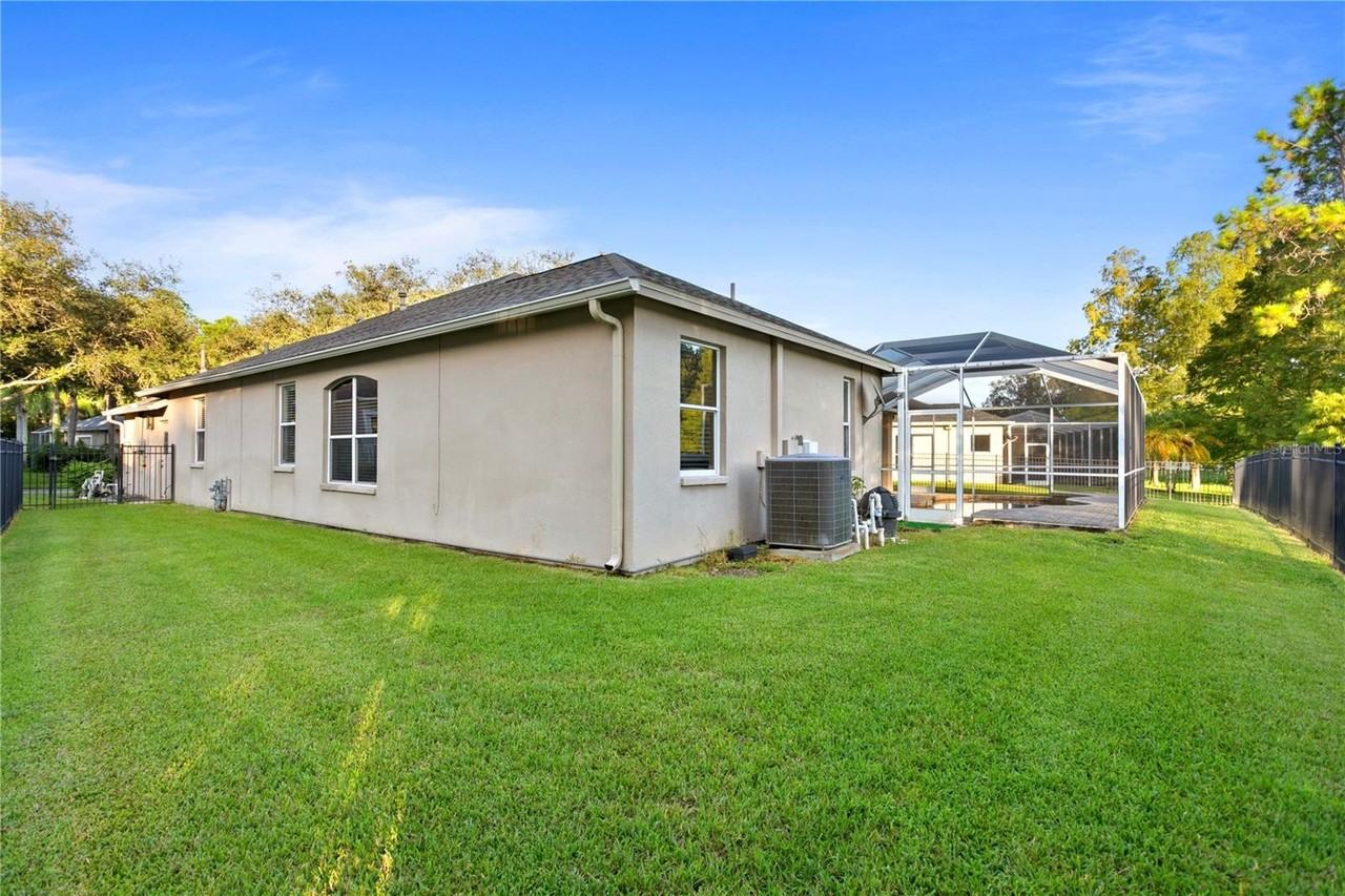 10750 Ayrshire Dr - Photo 5 of 41