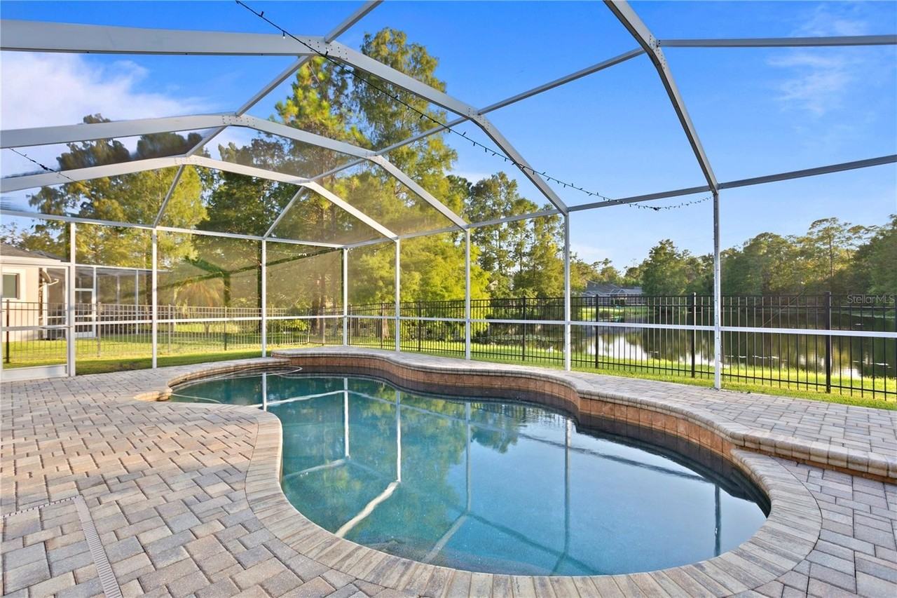 10750 Ayrshire Dr - Photo 6 of 41