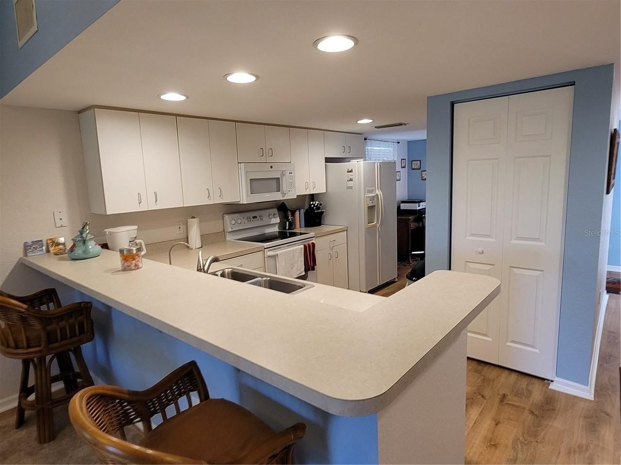 9550 Fiddlers Green Cir #105 - Photo 6 of 37