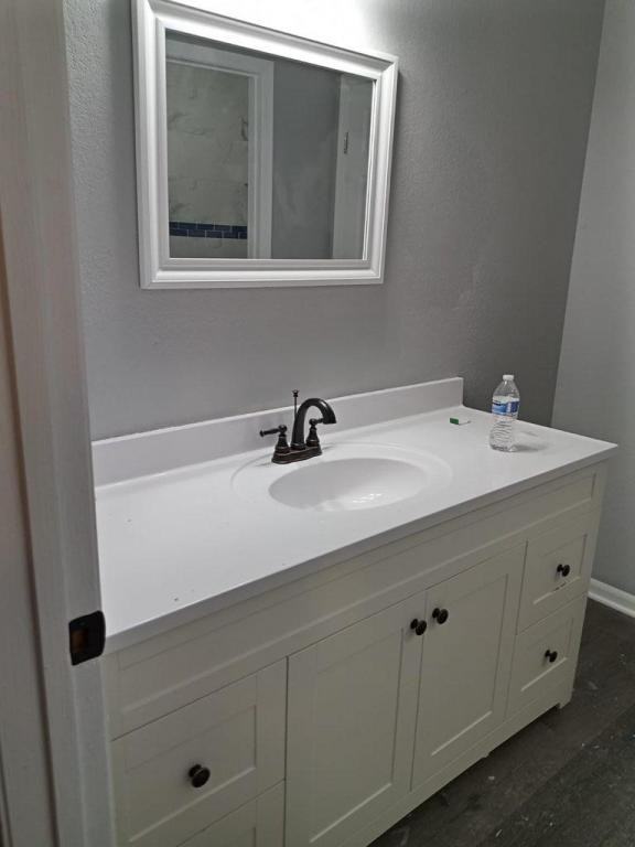 221 Ne Cedar Ct - Photo 3 of 14