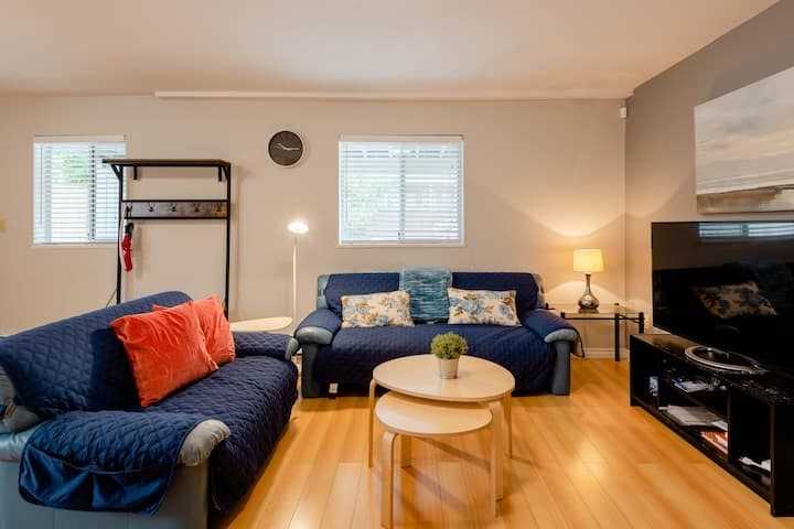 16th Ave & 6th St, Burnaby, BC V3N 1V9 2 Bedroom House for 2,500/month