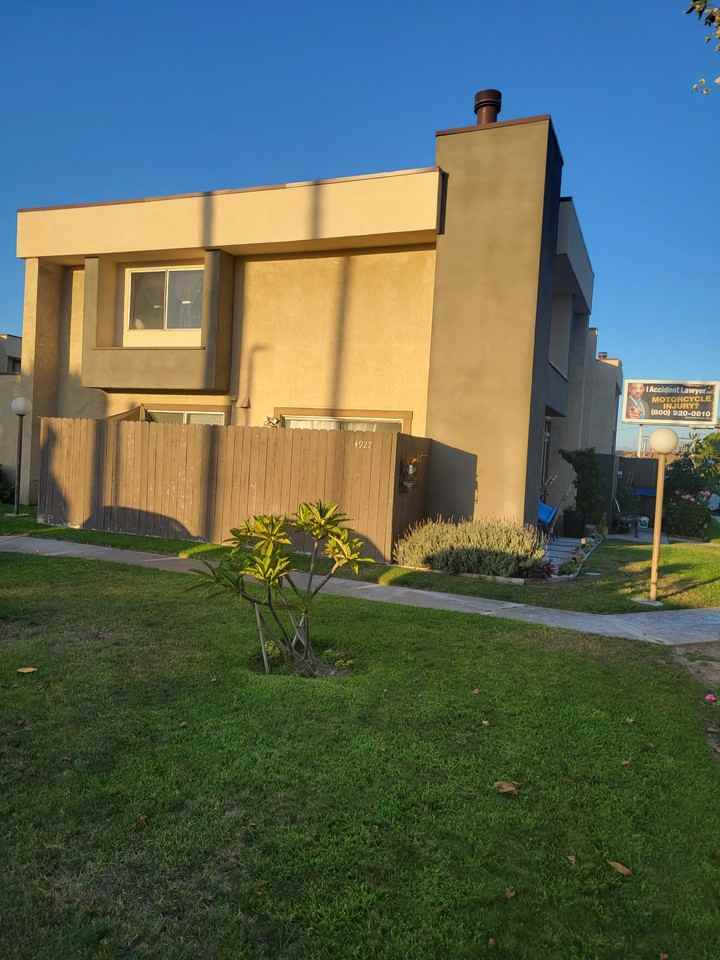 4927 W 1st St - Photo 2 of 49