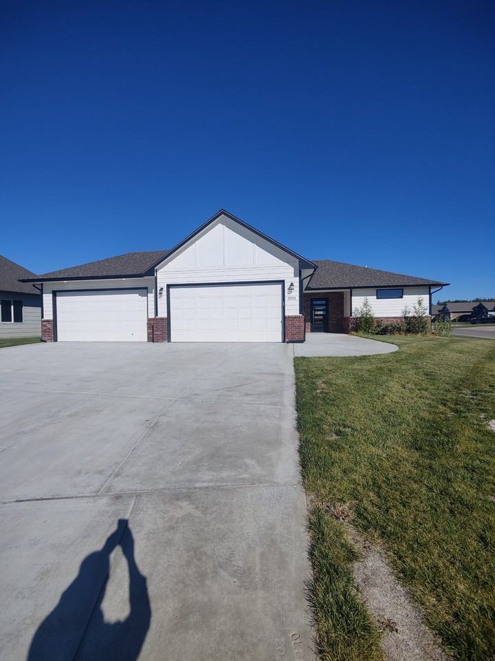 2021 S Michelle St NA, Wichita, KS 67207 3 Bedroom House for 2,600