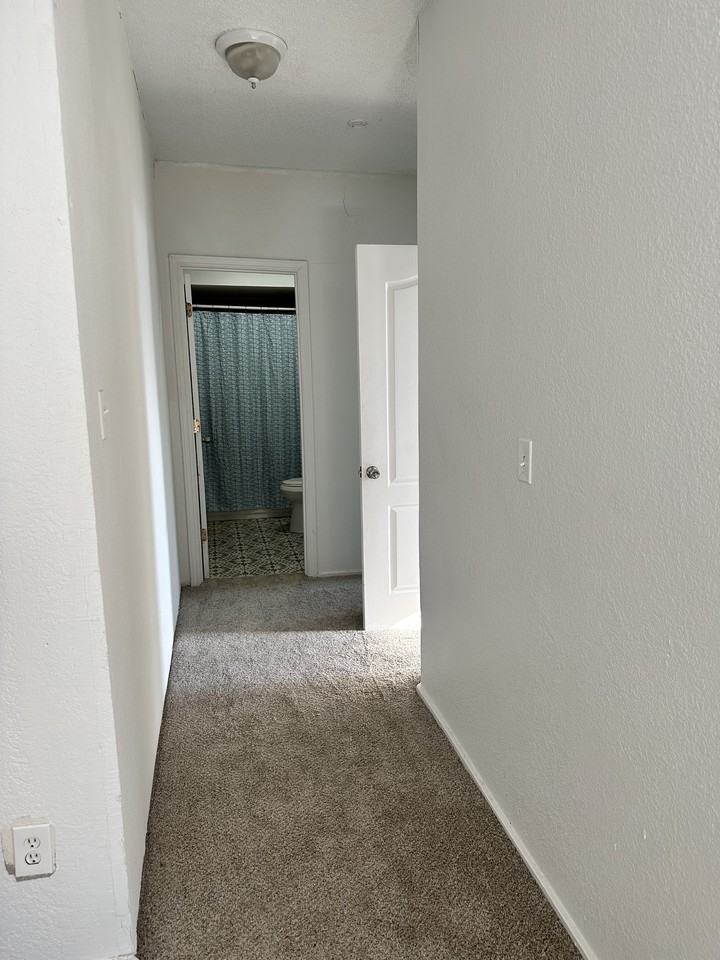 1209 15th Pl #B - Photo 3 of 6