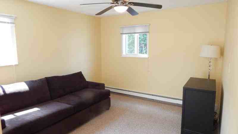 170 N Oak St - Photo 3 of 12