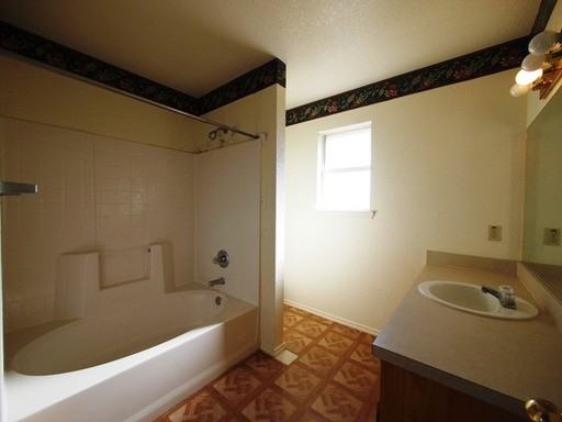 2110 Sandstone Dr - Photo 2 of 9