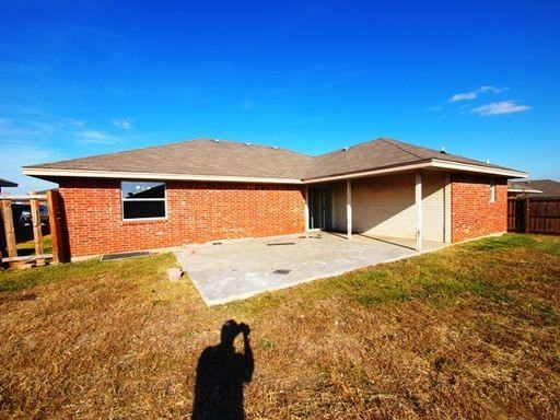 2110 Sandstone Dr - Photo 3 of 9