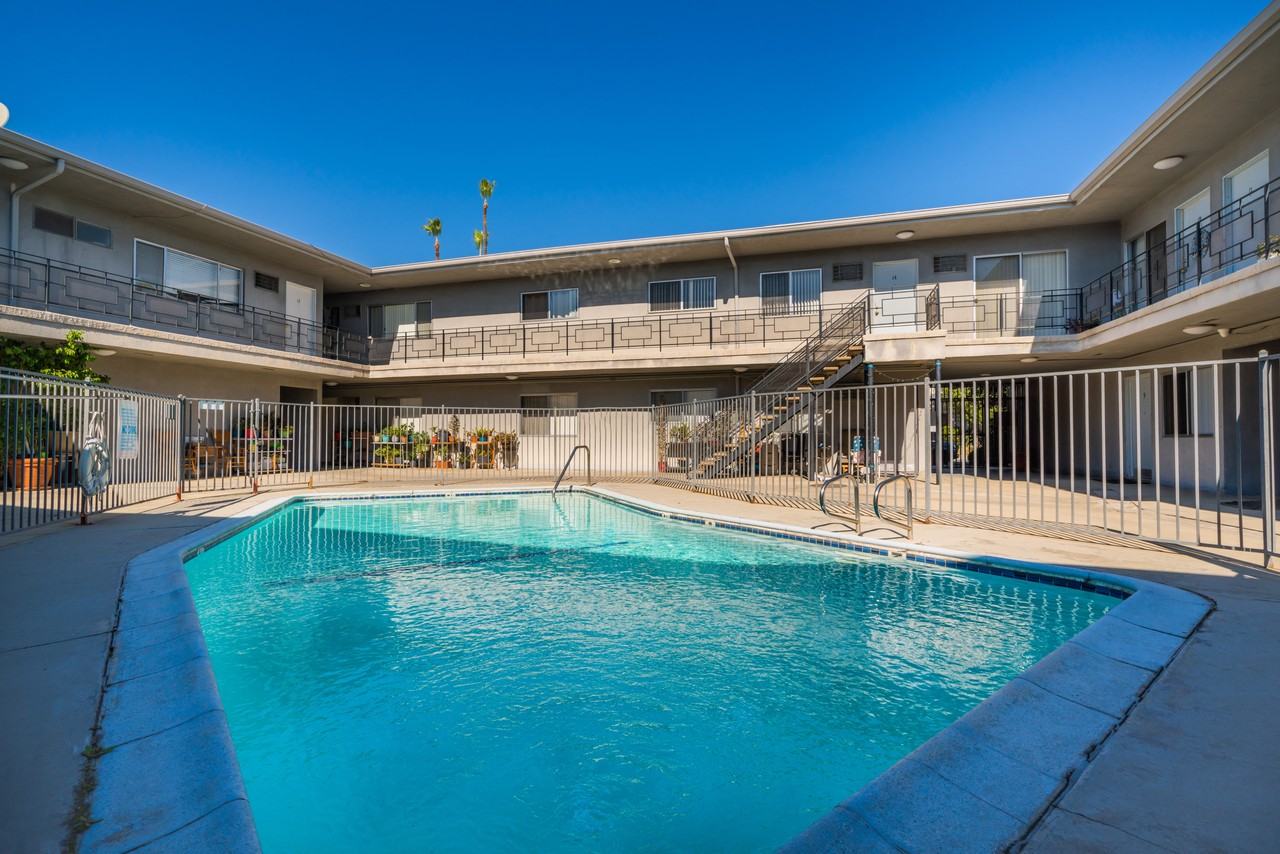 Chateau 16930 Blackhawk Apartments, LLC - Photo 3 of 6