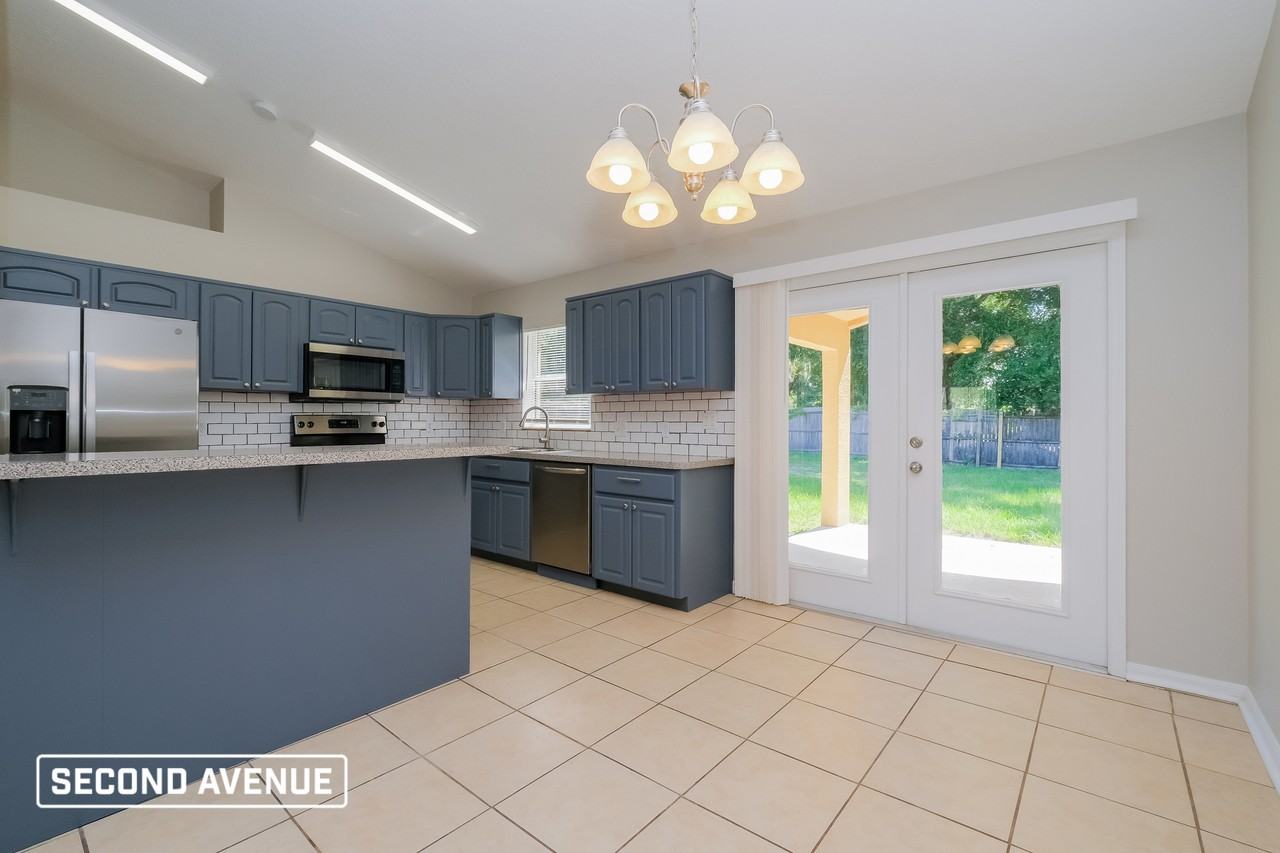 1290 Godfrey Ave - Photo 5 of 23