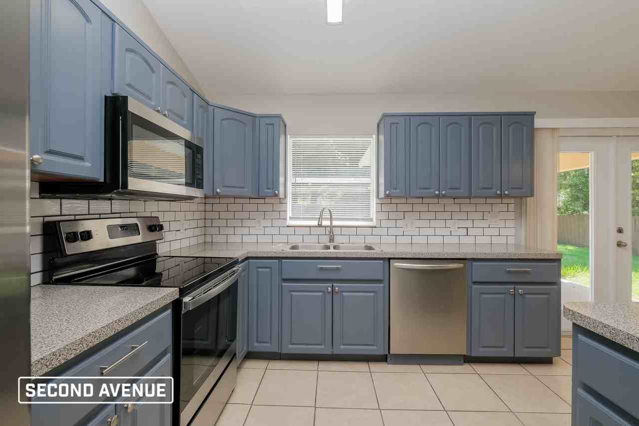 1290 Godfrey Ave - Photo 7 of 23