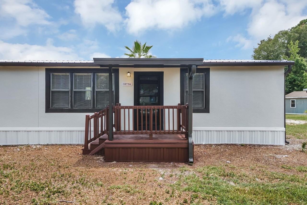 18756 Se 50th St - Photo 2 of 37