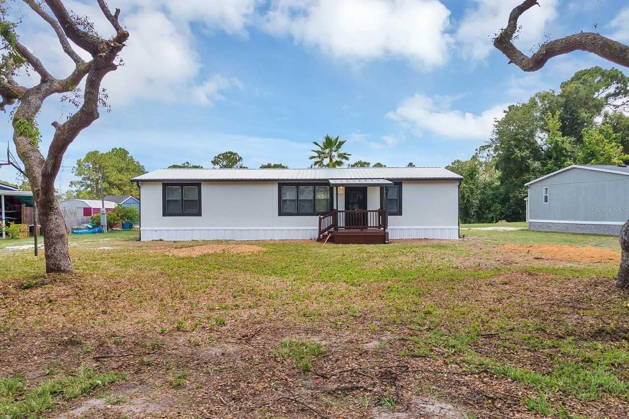 18756 Se 50th St - Photo 3 of 37