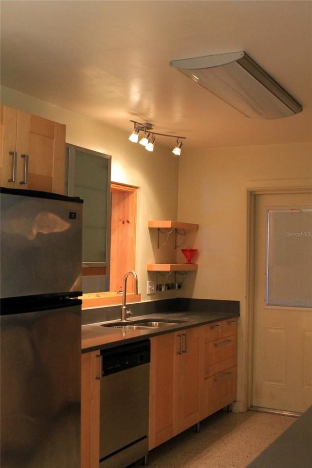 1079 8th St Nw - Photo 3 of 8