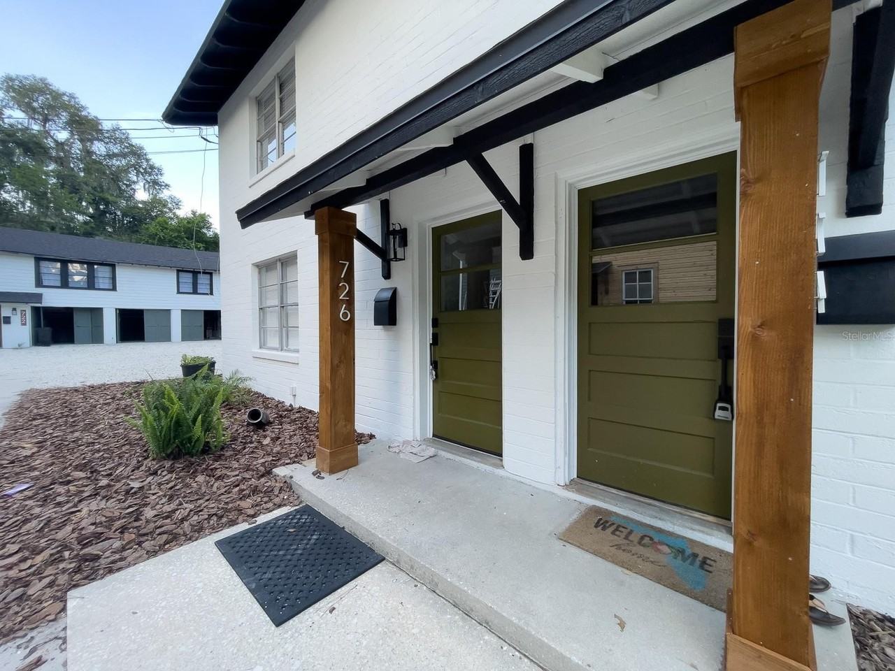 726 Ne 4th Ave - Photo 2 of 20