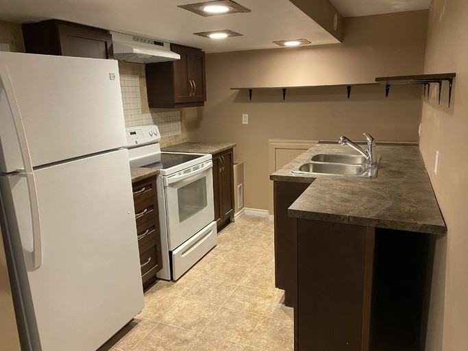 130 Rockwood Ave - Photo 3 of 9