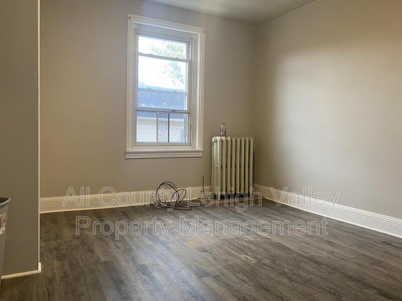 313 West St #2 - Photo 4 of 10