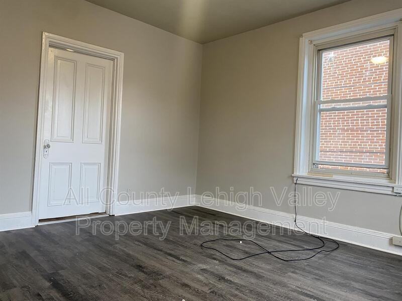 313 West St #2 - Photo 5 of 10