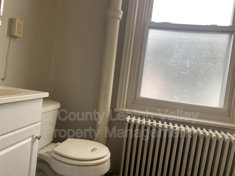 313 West St #2 - Photo 6 of 10