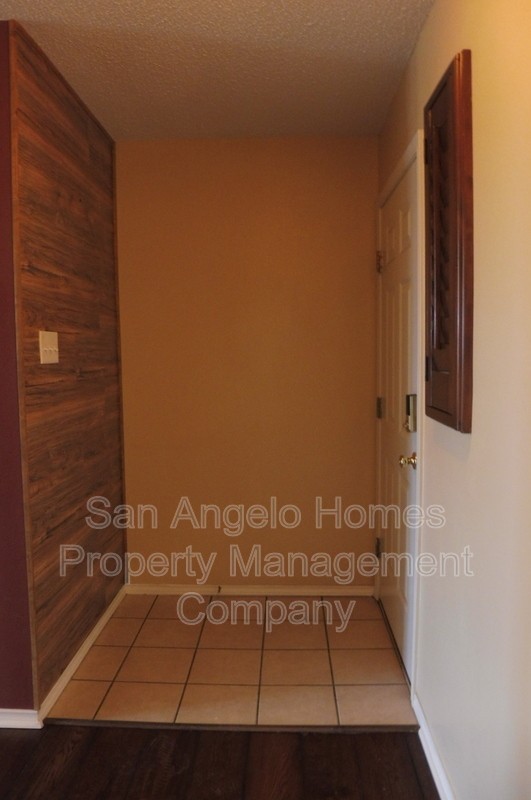 1217 Elmo Ln - Photo 3 of 41
