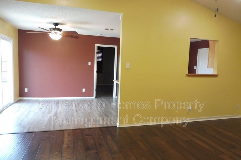 1217 Elmo Ln - Photo 6 of 41