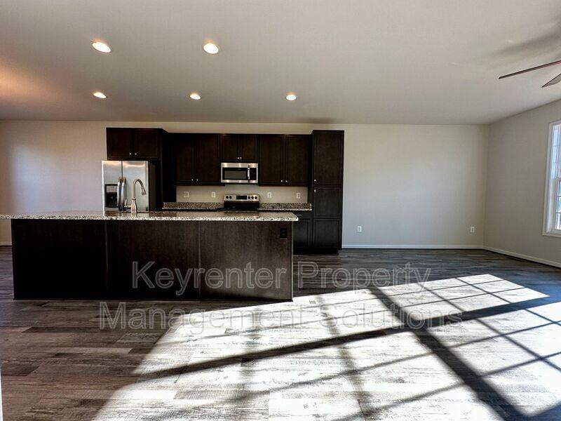 212 Willowshire Ct - Photo 2 of 20