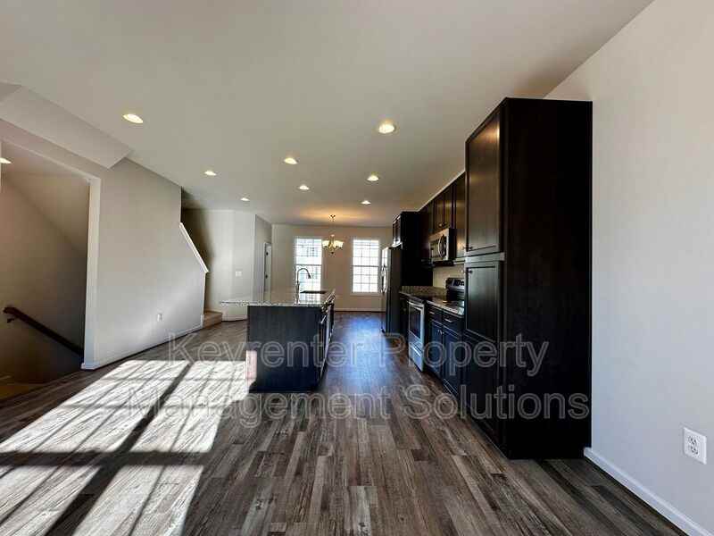 212 Willowshire Ct - Photo 3 of 20