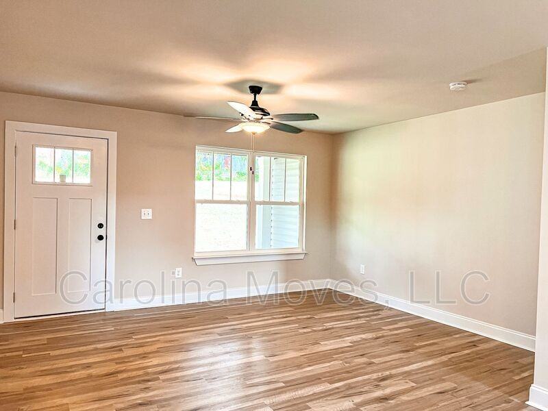 112 S 9Th Street, Easley, SC 29640 - Photo 2 of 50