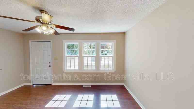 805 Anthony St - Photo 2 of 11