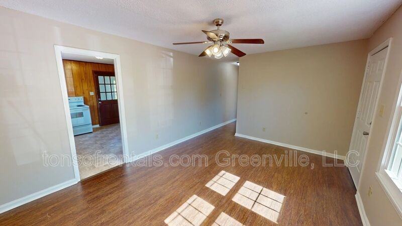 805 Anthony St - Photo 4 of 11