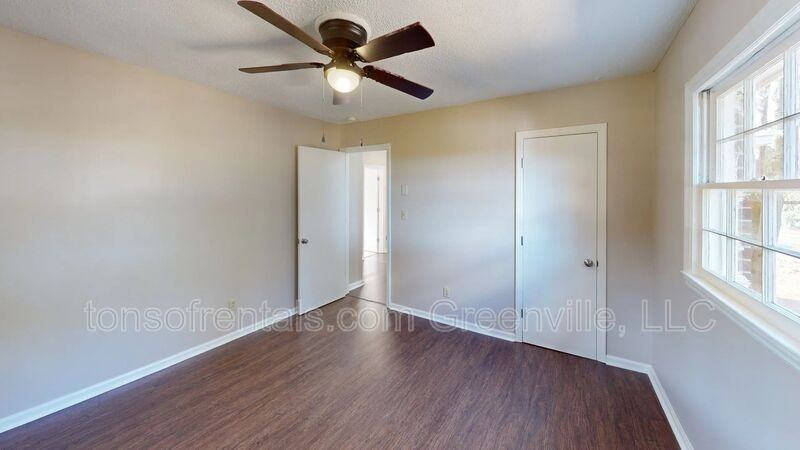 805 Anthony St - Photo 7 of 11
