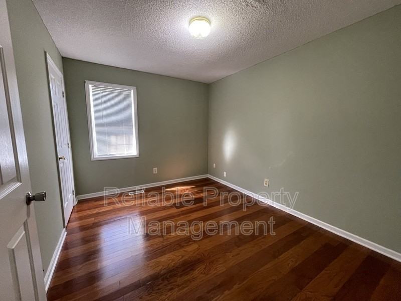 108 Patricia Dr - Photo 7 of 12