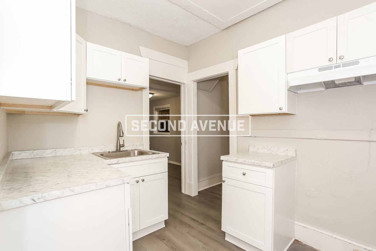 140 W 22nd St - Photo 3 of 14