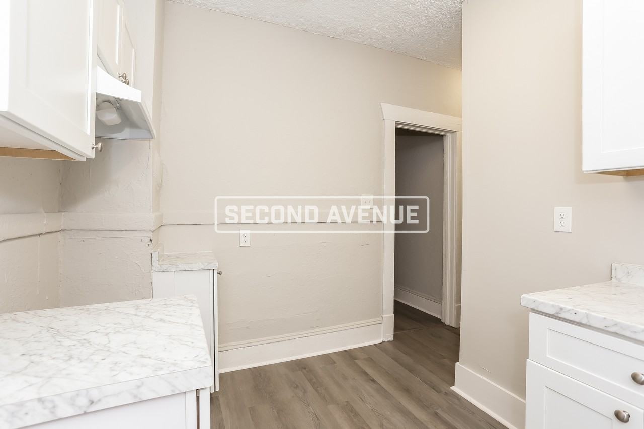 140 W 22nd St - Photo 2 of 14