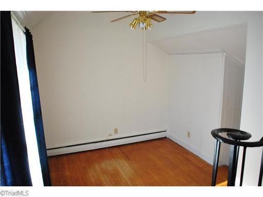 2444 Ardmore Manor - Photo 2 of 11