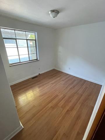 912 Windsor Ave - Photo 2 of 4