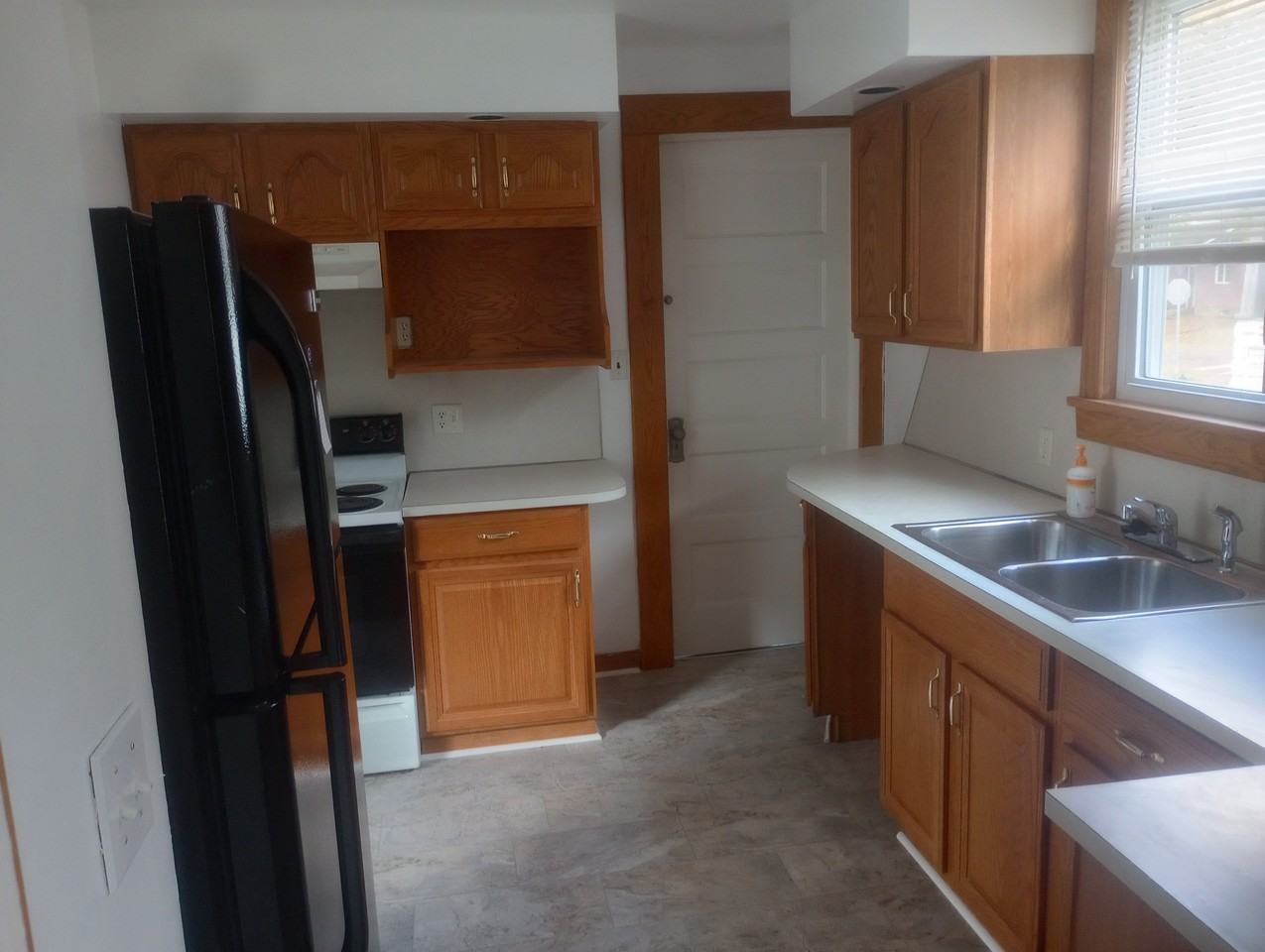 813 Mckinley St - Photo 3 of 12