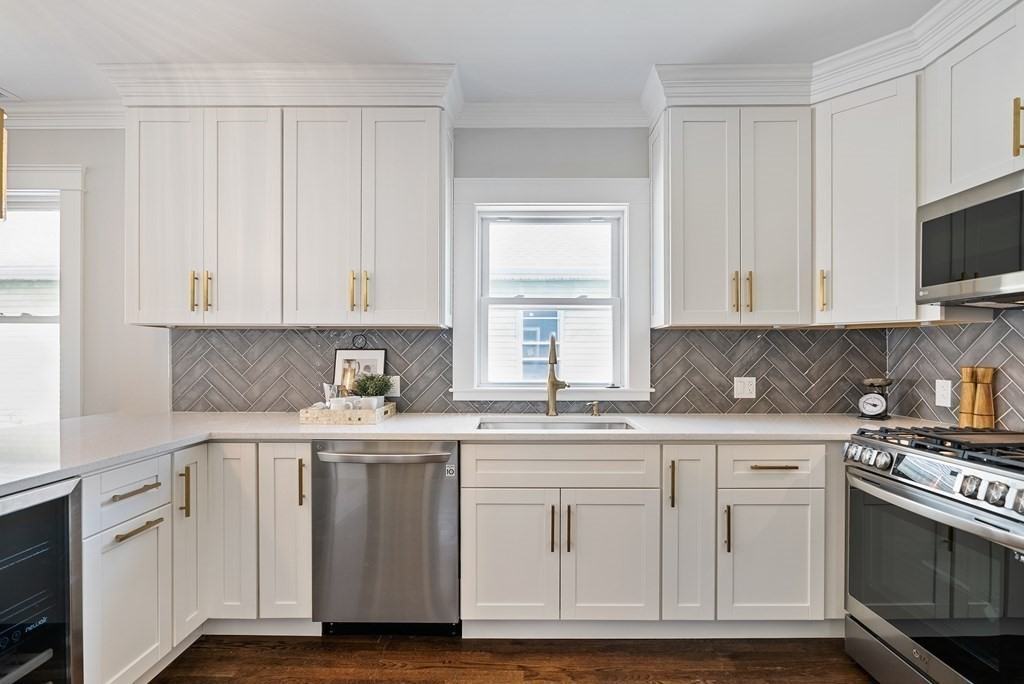 84 Sunnyside St #2 - Photo 2 of 25