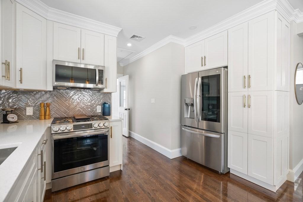 84 Sunnyside St #2 - Photo 3 of 25