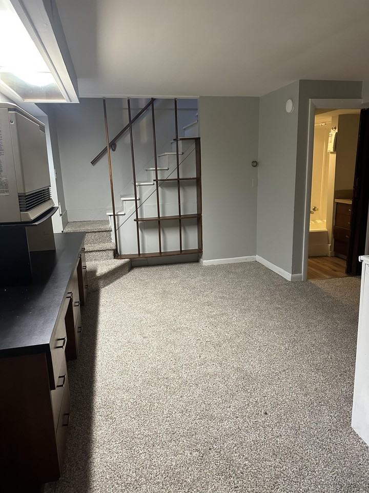 40 1/2 40 1/2 College Street - 1R1st Floor - Photo 3 of 7