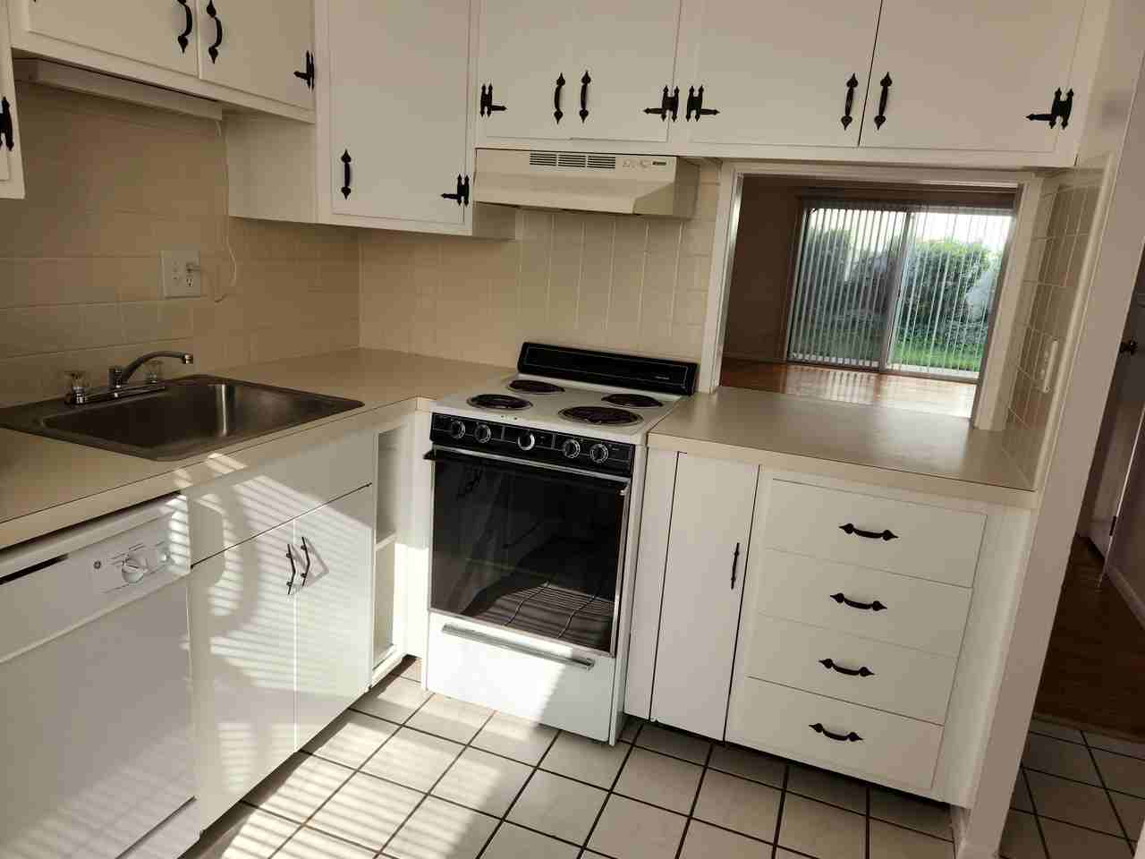 157 Peyton St - Photo 3 of 50
