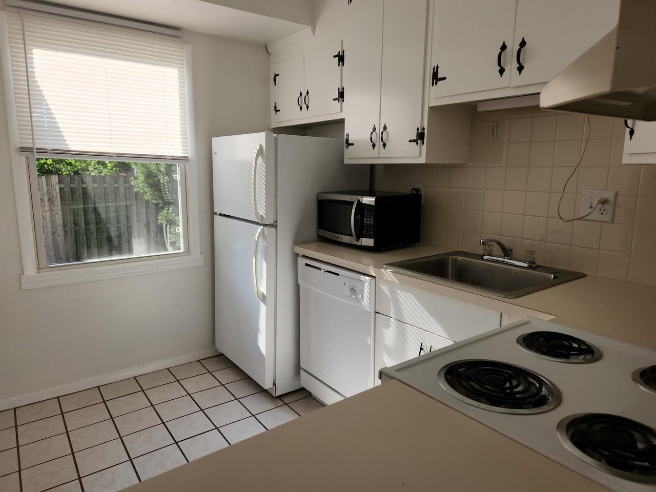 157 Peyton St - Photo 4 of 50