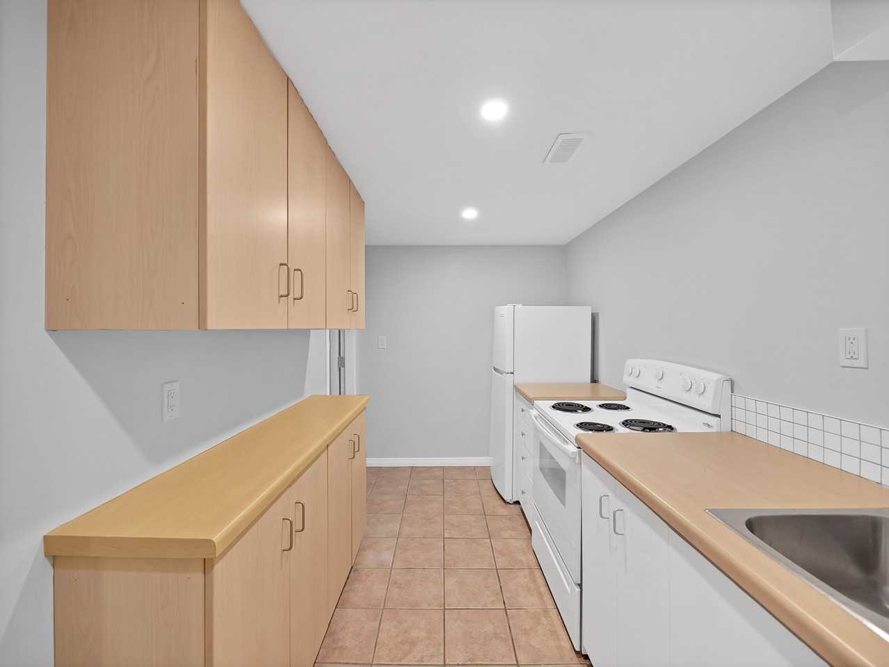 193 Lynbrook Dr #2 - Photo 2 of 9