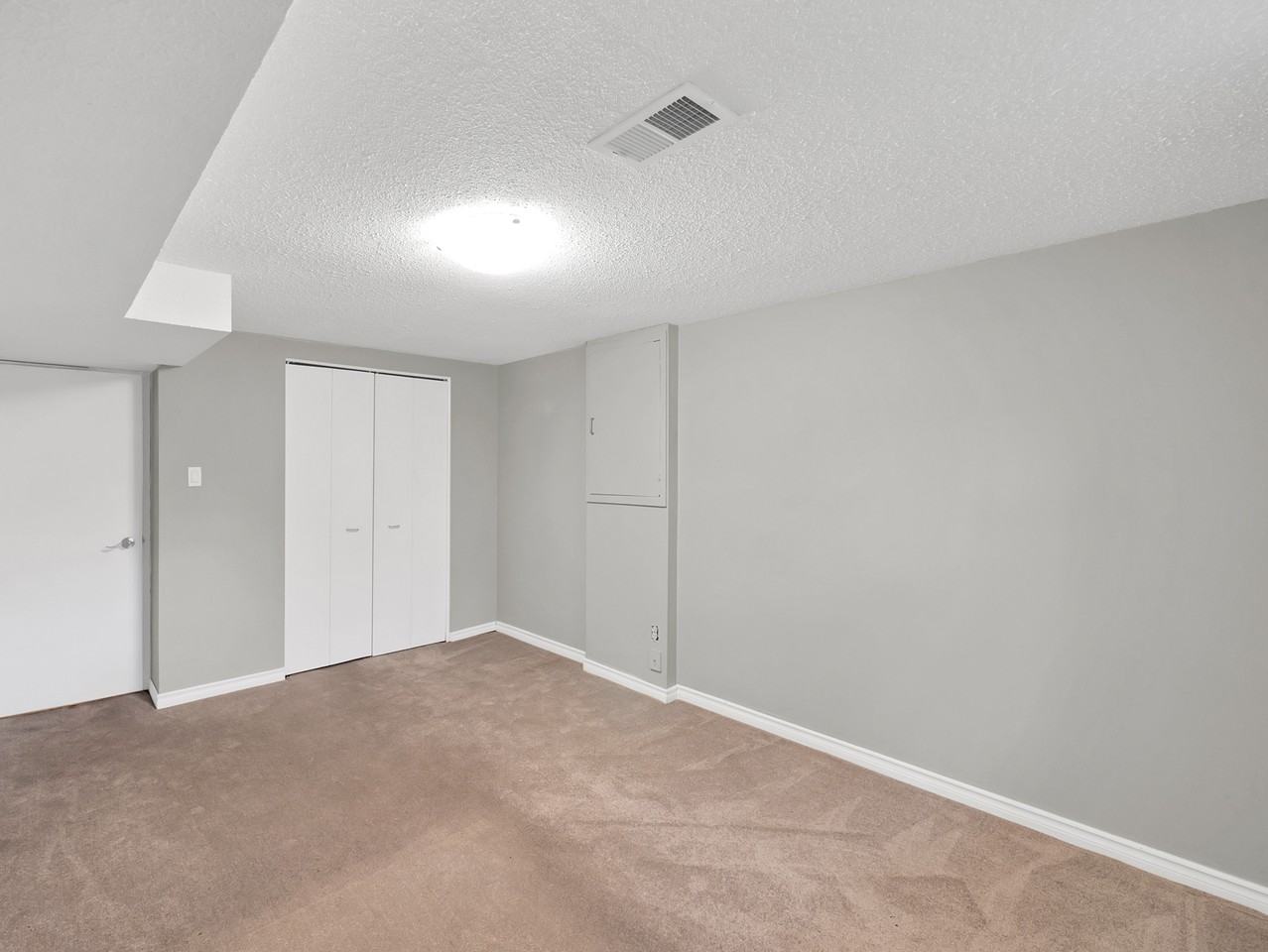 193 Lynbrook Dr #2 - Photo 3 of 9