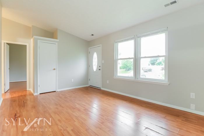 408 Berkshire Ct - Photo 3 of 16