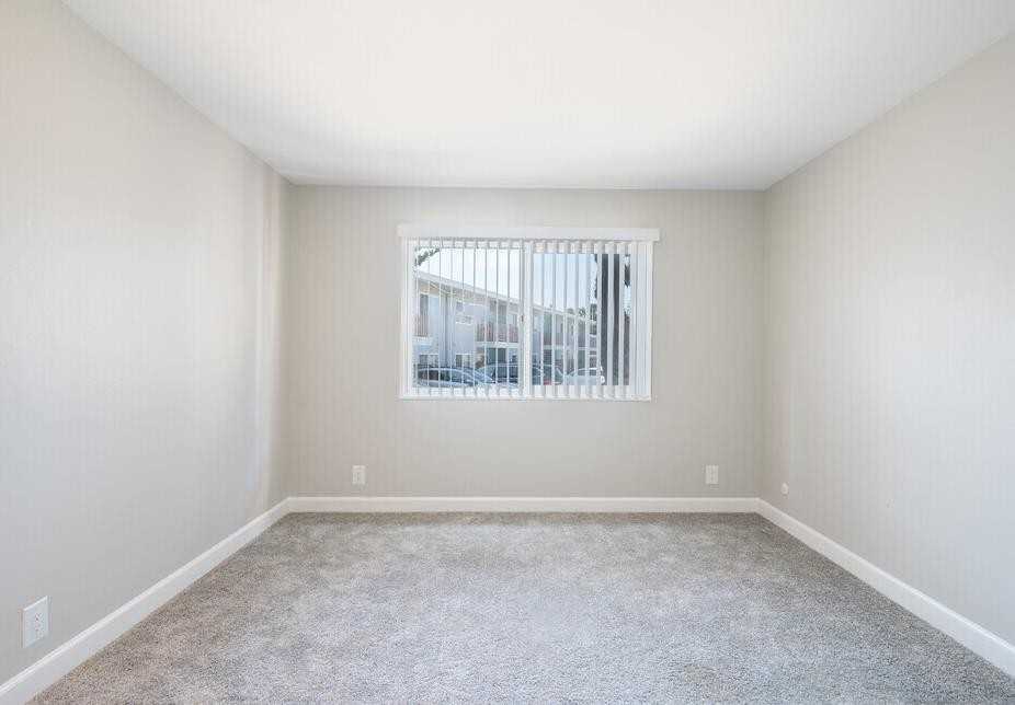 22281 Center St - Photo 7 of 16